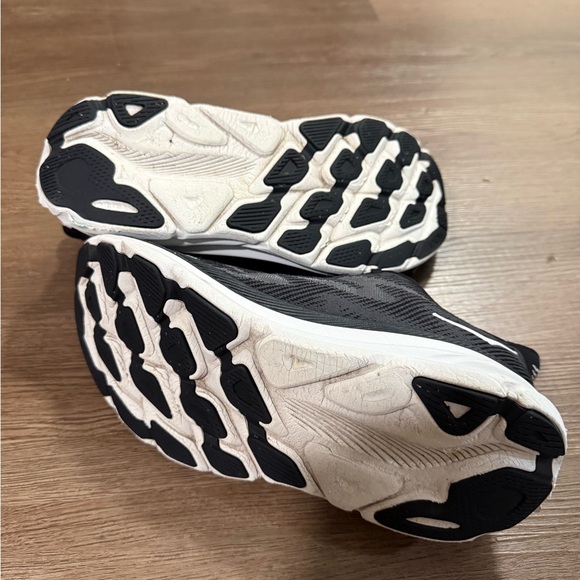 Hoka clifton 9 Men's Black and White Athletic Shoes - Picture 8 of 10